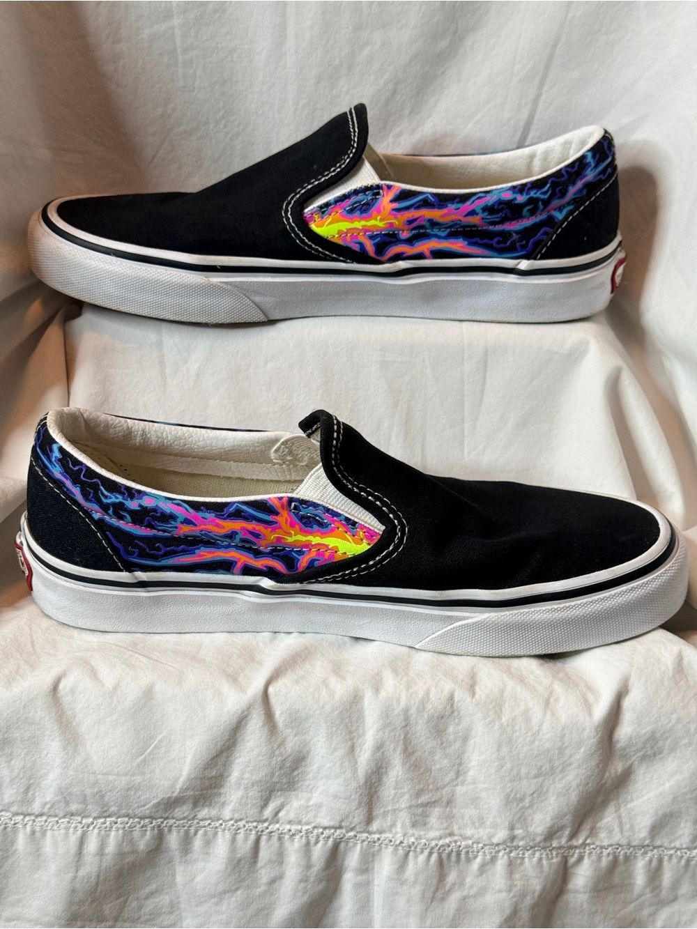 Vans Classic Slip-On Electric Flame Sneakers Women's 7 Men's 5.5 EUC